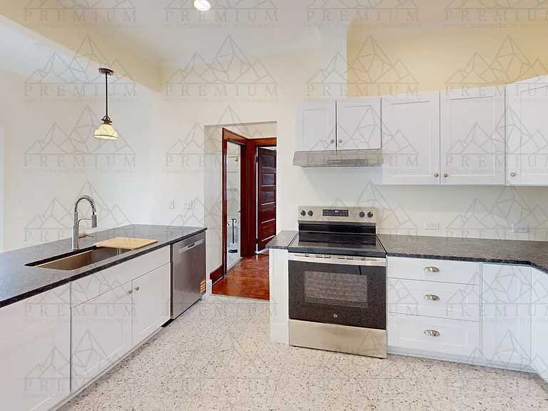 620 Pemberton St — Photo 6