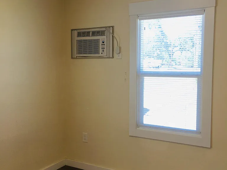 4550 Lakeshore Blvd #1 — Photo 18