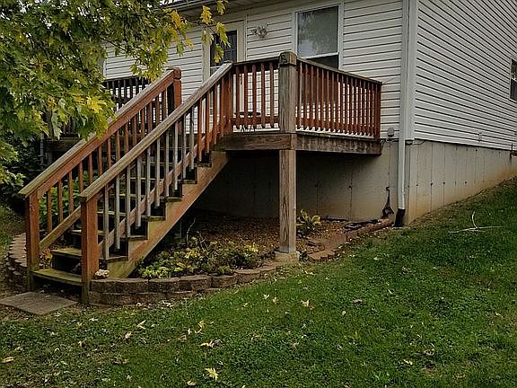 Nice deck in back.