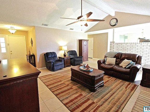 4th image of 1901 Canyon Creek Dr