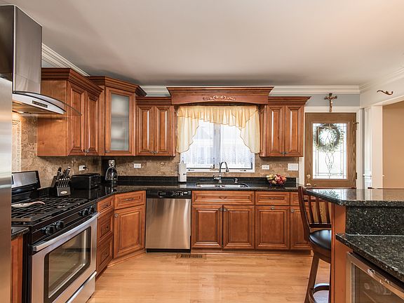 5th image of 8025 Nordica Ave