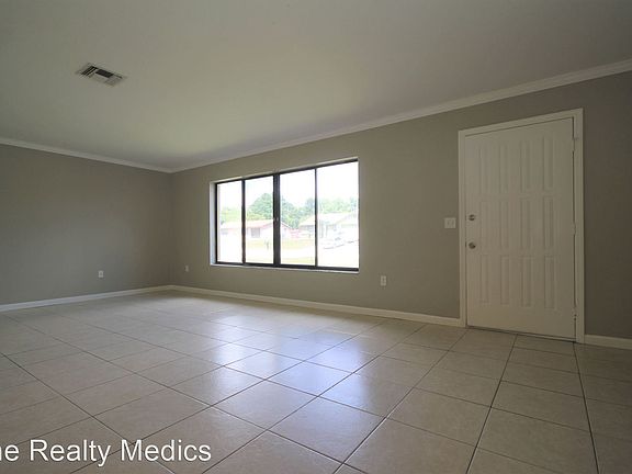 3rd image of 1111 Tivoli Dr