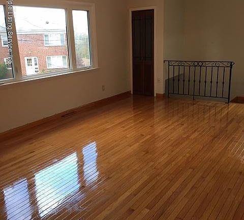 3rd image of 146 Kelvin Ave