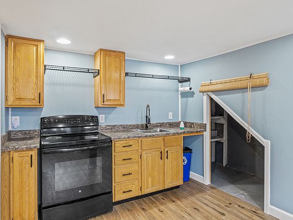 2nd image of 113 S Cambrian Ave
