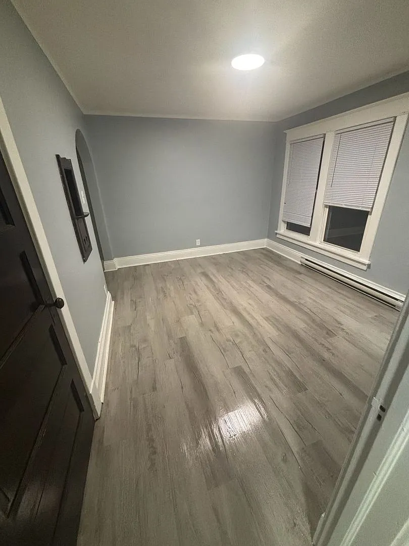 516 W 3rd St APT 4 photo 1