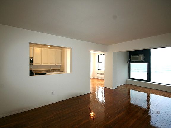 2nd image of 8 Monroe Blvd #4