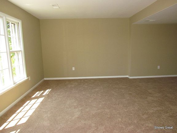 5th image of 116 Oxford Sq
