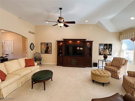 5th image of 21151 Castlewood Dr