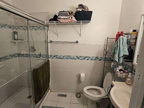 5th image of 2520 Oak St