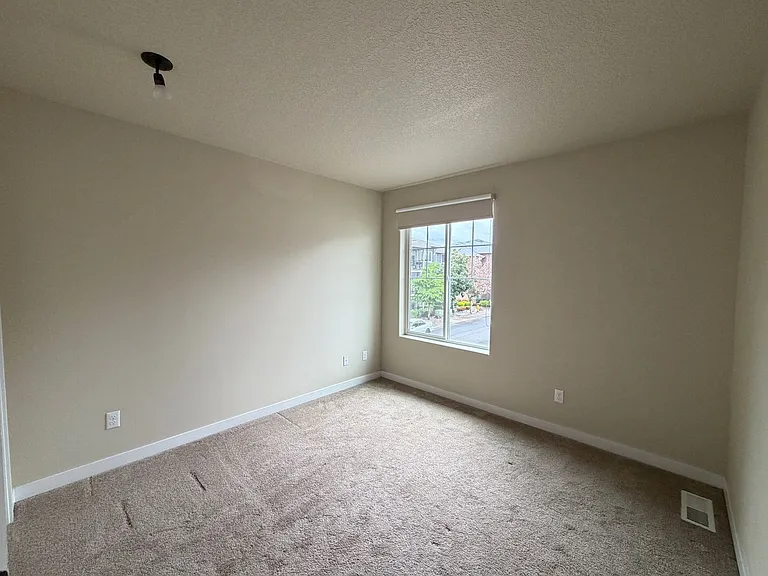 469 SW Mitchum Ter — Photo 7