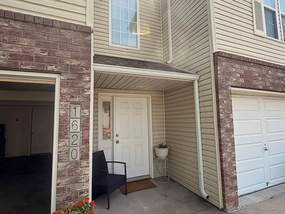 1st image of 1620 NW Garrett Dr