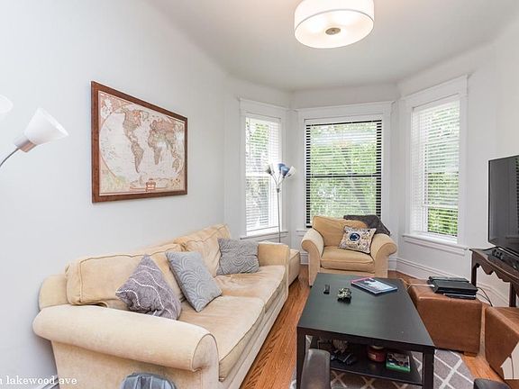 5th image of 3817 N Lakewood Ave #316