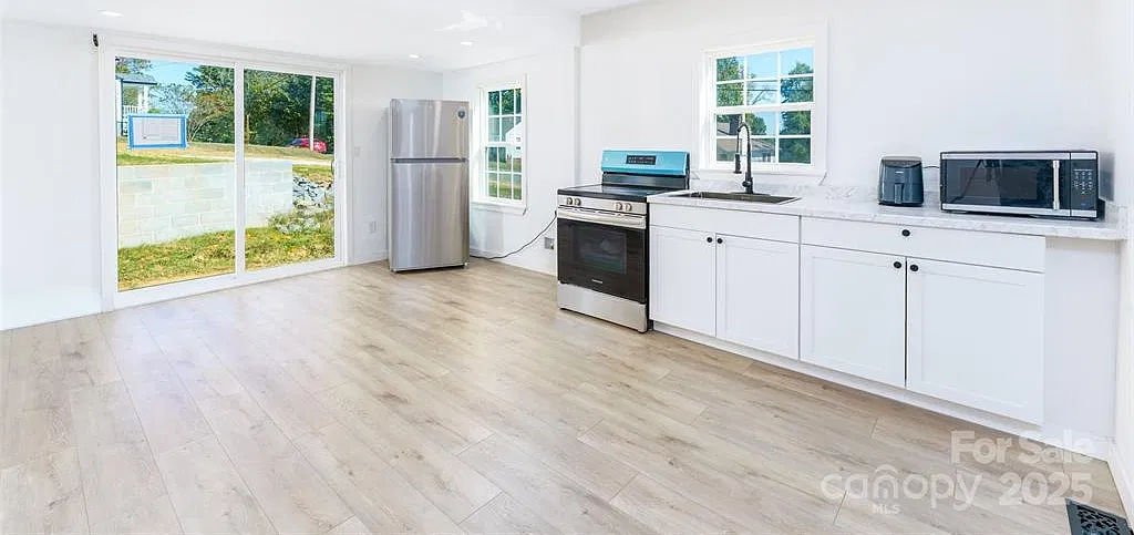2 bed, 938 sqft, $1,350 — Photo 4