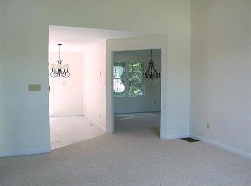 5th image of 15 Edward Dr
