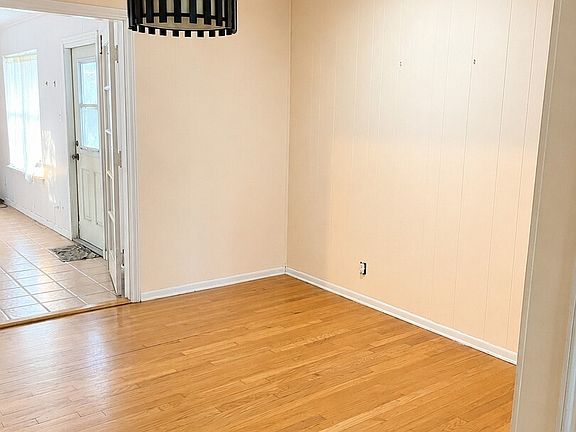 3rd image of 1241 WILTSHIRE AVE