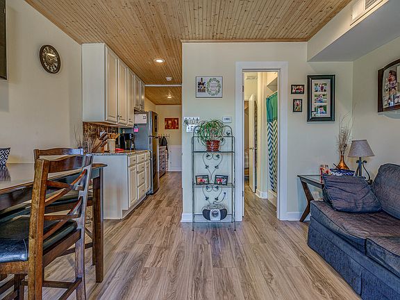 4th image of 1085 Bluewater Dr #101