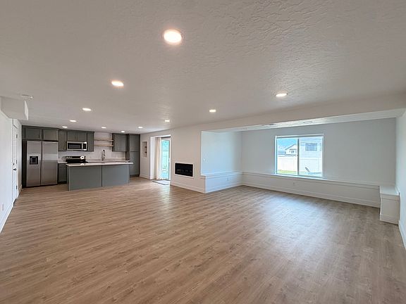5th image of 2834 S Puddle Ln