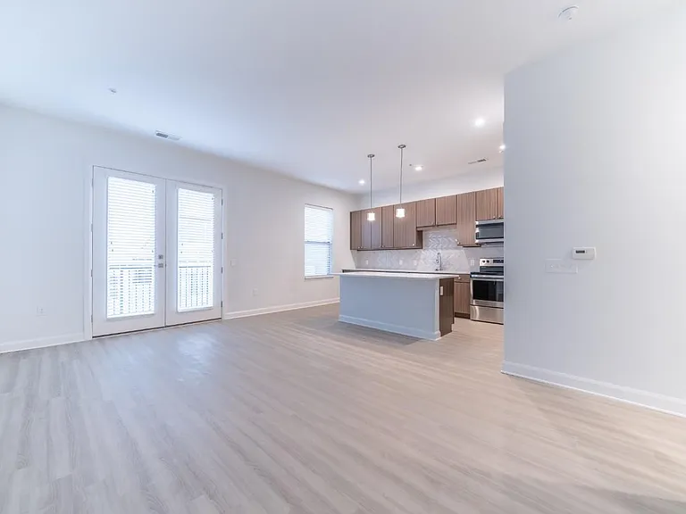Quinn Apartments — Photo 8