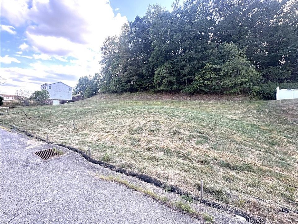 2nd image of 102 Oakland Heights Rd