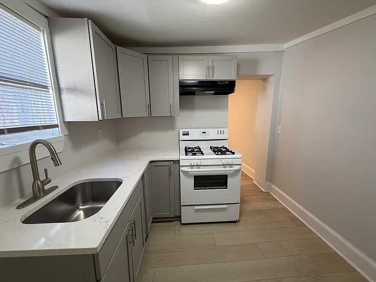 1114 Lancaster Ave — Photo 8