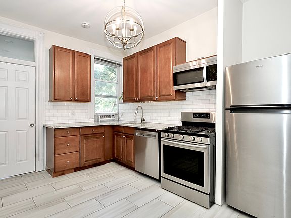 2nd image of 38 W Hamilton Pl APT 4R