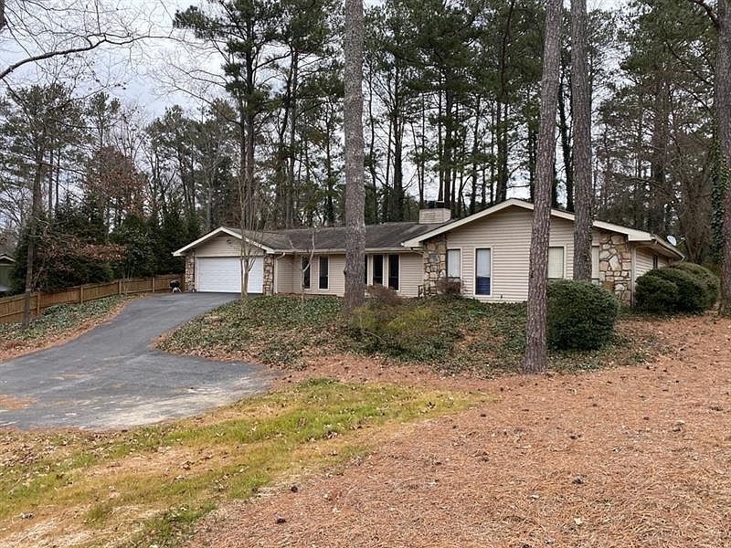 1st image of 696 Fairfield Dr