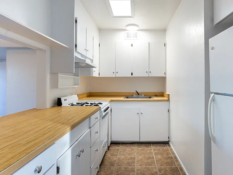 565 N Macnab Dr #A — Photo 9