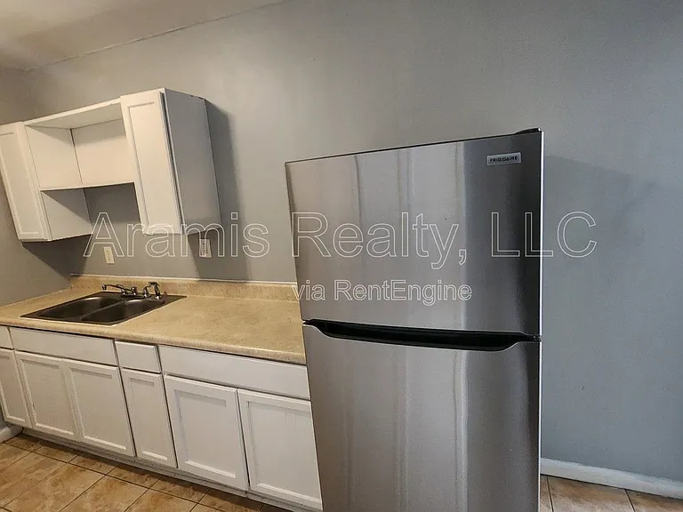 248 Rosser St SW — Photo 4