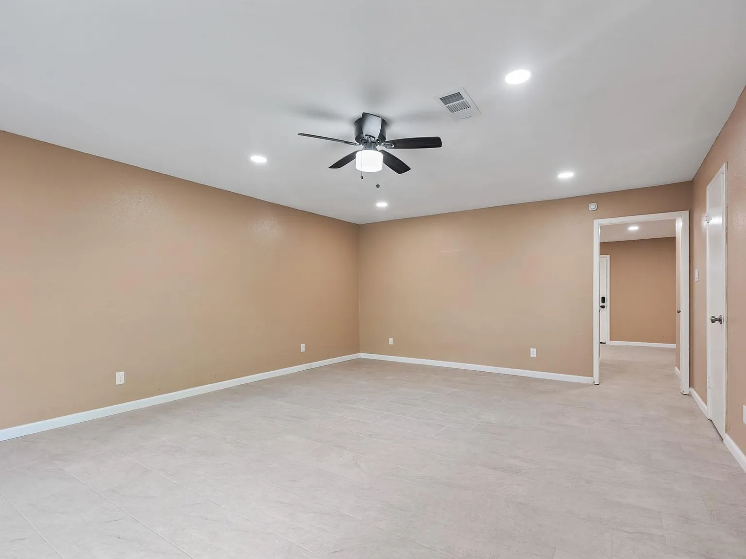 3 bed, 2.5 bath, 1580 sqft, $1,800 — Photo 4