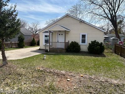 6044 Pearl St, Burton, MI, 48509