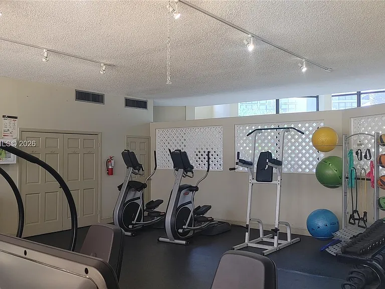 1000 Parkview Dr #125 — Photo 42