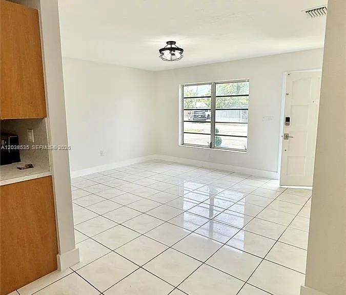 11952 SW 37th Ter — Photo 3