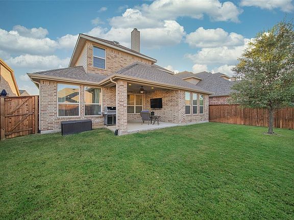 3rd image of 1613 Presley Way