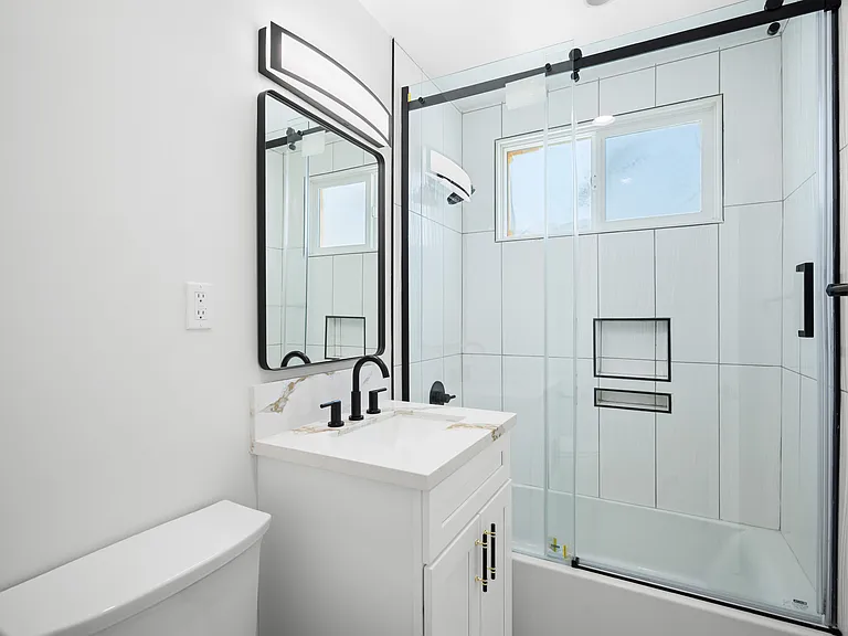623 E Chevy Chase Dr #C — Photo 12