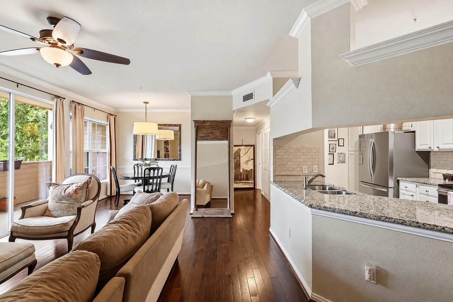 1 bed, 1.0 bath, 995 sqft, $2,000 — Photo 3