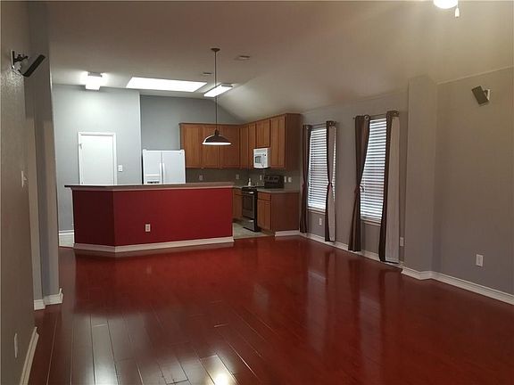 5th image of 3205 Hoover Dr