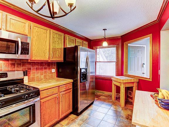 4th image of 10233 Arrowwood Dr