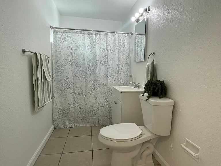 1213 V St #A — Photo 11