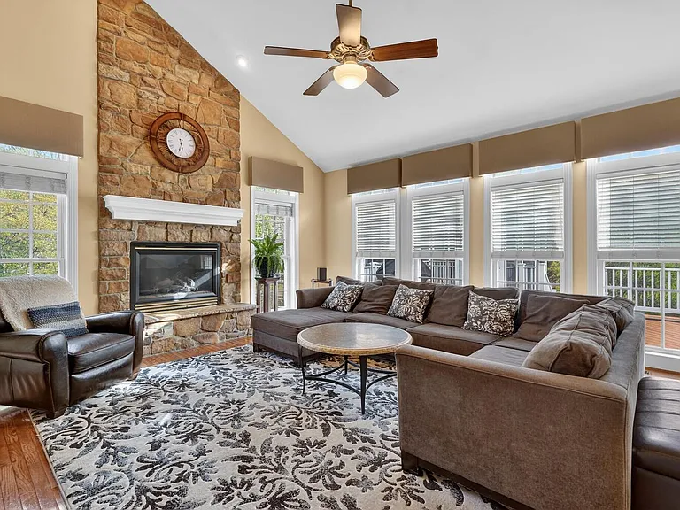 401 Hilton Head Ct — Photo 26