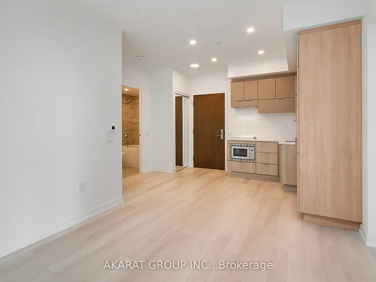 39 Roehampton Ave #2407 — Photo 13