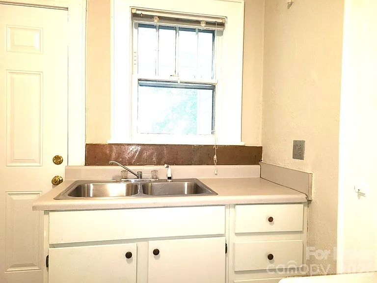 1623 Fountain Vw #4 — Photo 3