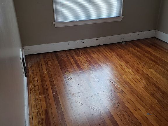 5th image of 2323 Rohs St