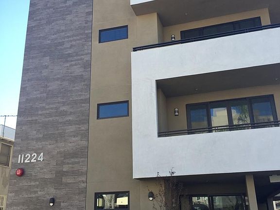 3rd image of 11224 Morrison St APT 301