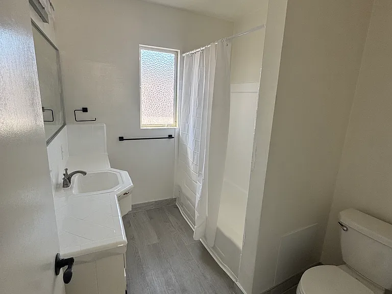 15461 Moorpark St #6 — Photo 10