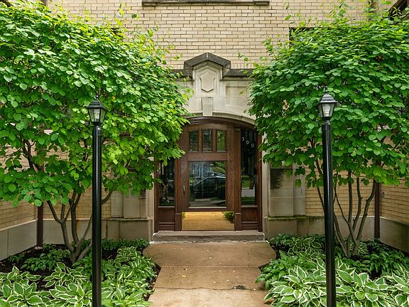 2nd image of 300 N Oak Park Ave APT 2