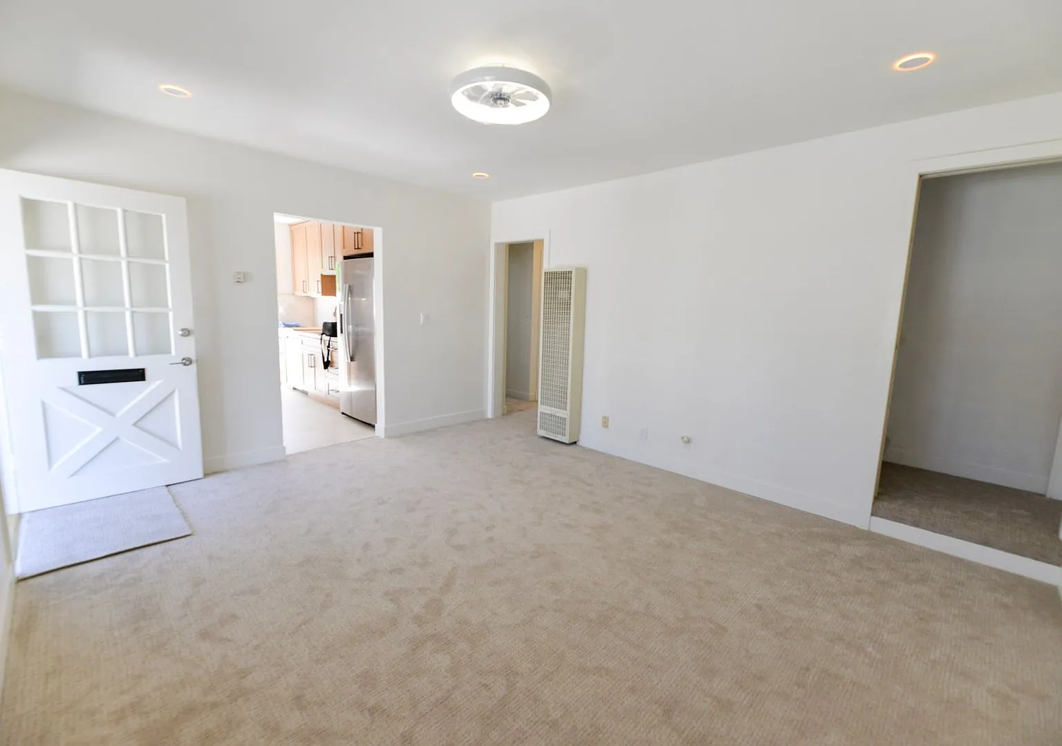 4 bed, 2.0 bath, 1168 sqft, $4,999 — Photo 2