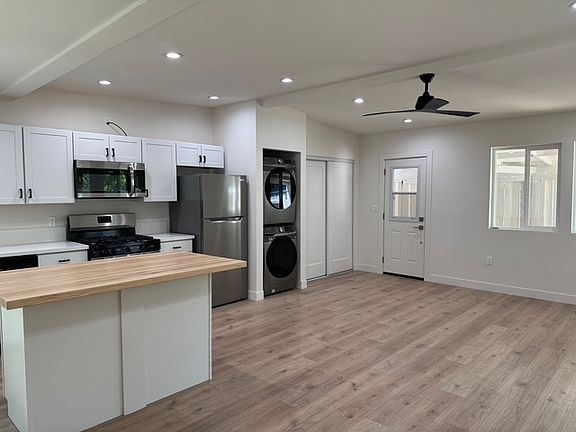 5th image of 13810 W Collins St