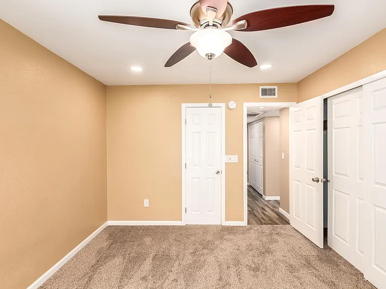 11640 N 51st Ave #216 — Photo 40