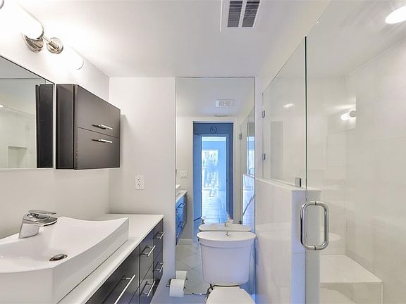 5th image of 3325 Bayshore Blvd Unit E34