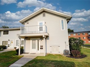 584 Eastbrooke Ln, Rochester, NY 14618